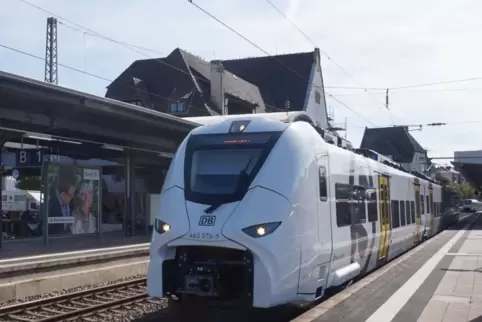 Auf der Linie S6 von Mannheim über Frankenthal und Worms (Foto) nach Mainz fällt während der Riedbahn-Sperrung etwa die Hälfte d