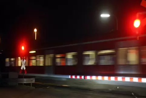 Symbolfoto: Bahnübergang in Speyer.