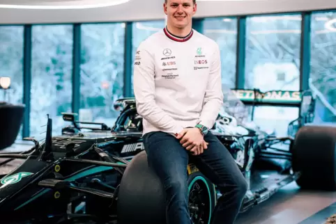 Gut gelaunt: Mick Schumacher hat wieder eines Perspektive – als Ersatzfahrer bei Mercedes . 