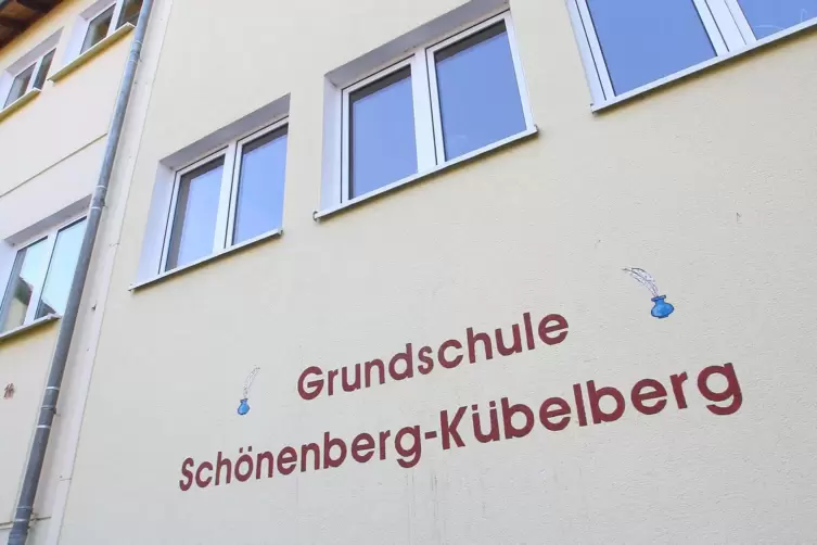 In der Grundschule Schönenberg-Kübelberg wurden bereits die Bibliothek und der Medienraum zu Klassensäälen umfunktioniert.