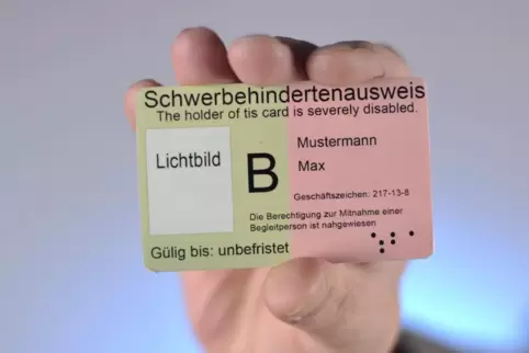Vor allem mittlere und kleinere Unternehmen stellen selten Schwerbehinderte ein. Das soll sich ändern. 