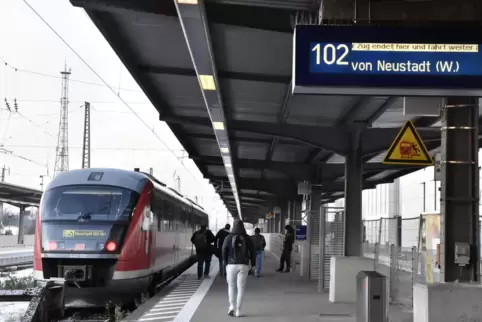 Die Gleise in Richtung Pfalz erstrahlen in neuem Glanz.