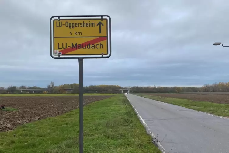 Ortsausfahrt Maudach: An dieser Stelle soll laut Machbarkeitsstudie links der Fahrbahn ein Zweirichtungsradweg Richtung Br&uuml;cke a
