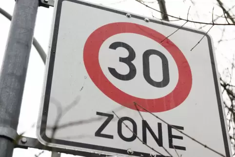 In der Geiselberger Hauptstraße soll nach dem Willen der Gemeinde eine Tempo 30-Zone eingerichtet werden.