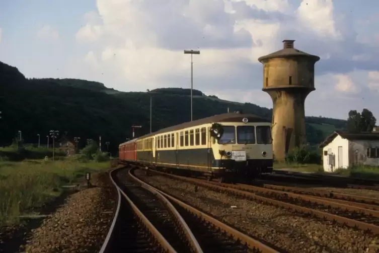 Der letzte Zug der Glantalbahn am 30. Mai 1986 in Lauterecken. 