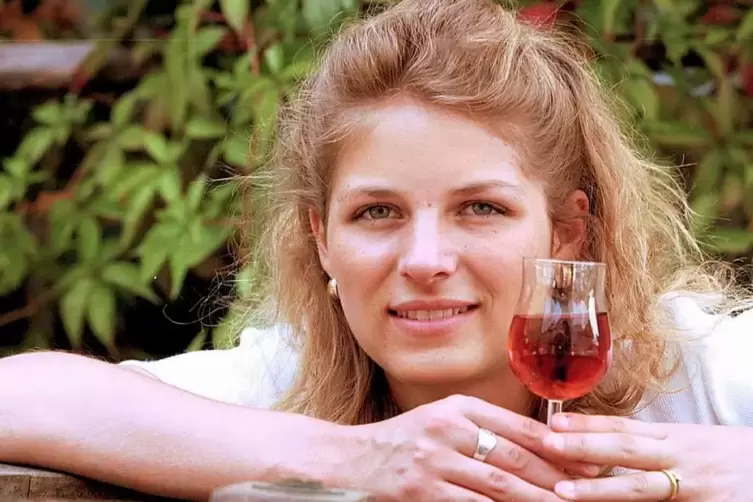 Jasmin I. im Jahr 1997 als Weinprinzessin für Landau und den Kreis SÜW. 