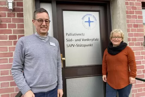 Palliativmediziner Andreas Ohnsmann und Angelika Schach, Leiterin des Haßlocher SAPV-Stützpunkts , hoffen, dass mehr Menschen au