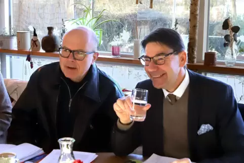 Es passt: Der neue oberbürgermeister Dominik Geißler (links) mit seinem Vorgänger Thomas Hirsch. 