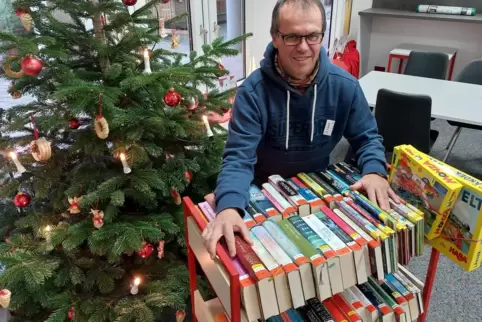 Wer zu Weihnachten einen Bibliotheksausweis verschenkt, der verschenkt jede Menge Unterhaltung und Bildung, findet Bibliothekar 
