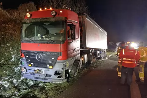 Der Lastwagen wird geborgen. 