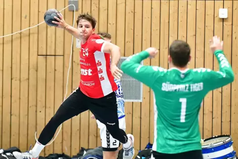Hendrik Rolshausen, hier Spiel gegen die SG Ottersheim, machte sechs Tore. 