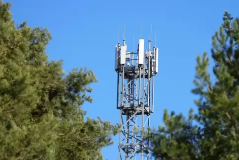 Auch beim Mobilfunk soll es Verbesserungen geben: Die Telekom will einen Funkmast bei Busenberg errichten.