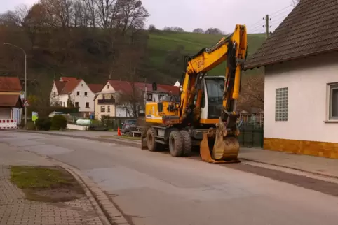 Die Arbeiten zur Erneuerung der Hauptwasserleitung in Winterbach haben begonnen.