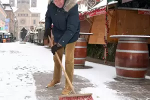 Weihnachtsmarkt: dieses Jahr teilweise im Schnee. Weihnachtsmarkt: dieses Jahr teilweise im Schnee.