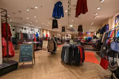 Blick ins Ladengeschäft in der Rhein-Galerie, das zum Jahresende schließt. 