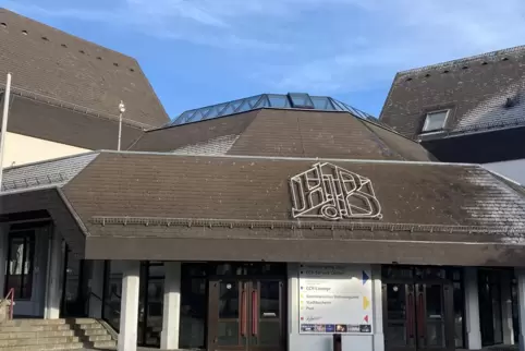 Die Klimaanlage im großen Saal des CCR ist seit Sommer defekt. 
