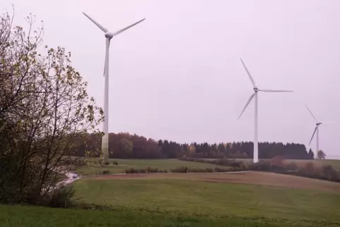 Drei Windräder auf der Welchweiler Höhe.