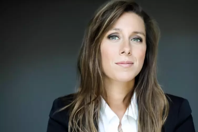 F&uuml;r das Pirmasenser Publikum ist es eine Premiere: Erstmals dirigiert Lucie Leguay das Neujahrskonzert der Deutschen Staatsphilh