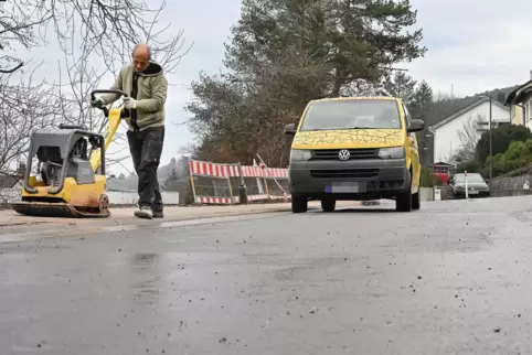 Die Straße ist fertig, es wird nur noch am Feinschliff gearbeitet