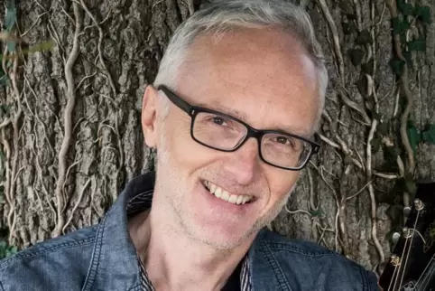 Singer-Songwriter mit Tiefgang und Kopf von Sundog: Markus Tiedemann, bekannt von Six Was Nine und Cole.