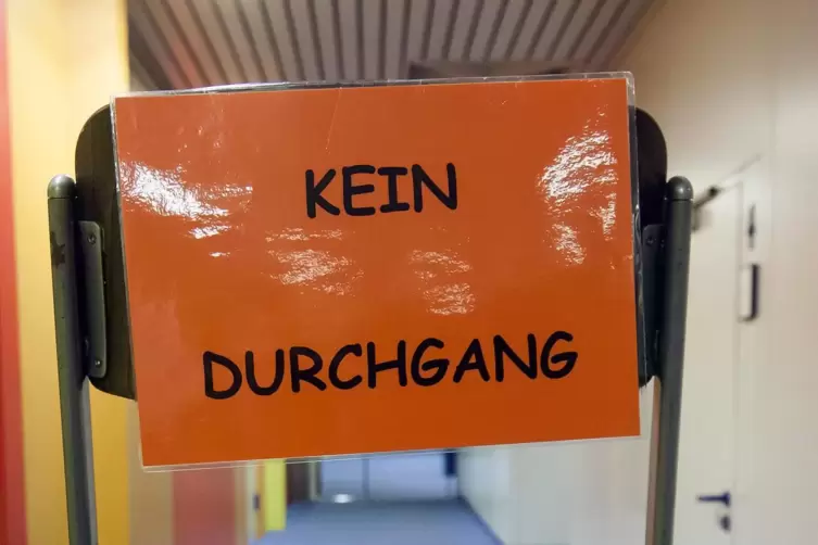 Psssst: Ab 6. Januar qualmen in Zweibrücken bei den Abiturprüfungen die Kugelschreiber. 