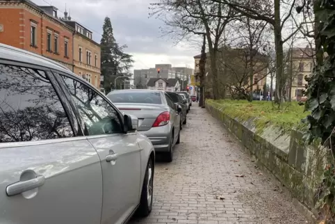 Das ist nicht mehr zulässig: Der Parkstreifen in der Xylanderstraße ist beseitigt worden. 