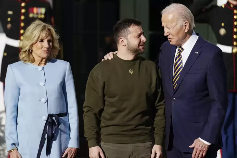 Wolodymyr Selenskyj wurde von US-Präsident Joe Biden und dessen Ehefrau Jill mit einem roten Teppich vor dem Weißen Haus empfang