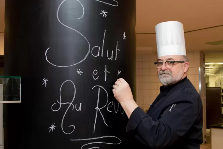 Abschiedsgruß aus der Küche: Der Franzose Jean-Luc Barbier stand 25 Jahre bei der Rentenversicherung in Speyer am Herd. Der Chef