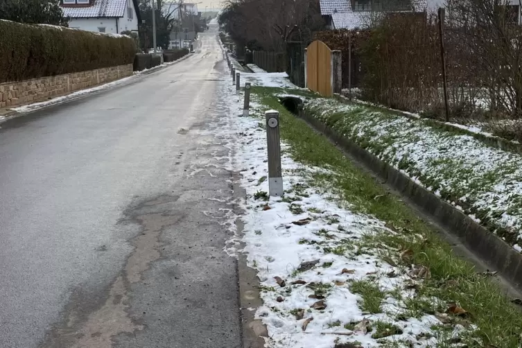 &Uuml;ber Jahrzehnte floss das Wasser vom M&uuml;hlweg in den parallel verlaufenden Graben.
