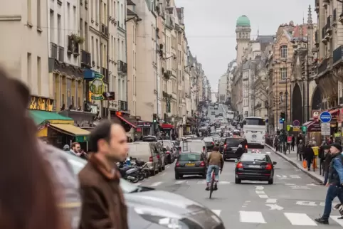 Der Autoverkehr ist ein Verursacher von Luftschadstoffen, unser Bild zeigt eine Szene aus Paris. 