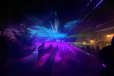 So sah die Lasershow am Eröffnungstag aus. So sah die Lasershow am Eröffnungstag aus.