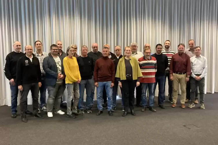 Viele Besch&auml;ftigte arbeiten seit Jahrzehnten bei Hager-Tehalit. F&uuml;r 25, 40 und 50 Jahre Betriebszugeh&ouml;rigkeit sind diese Mitarbe