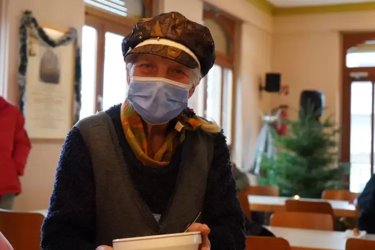 Helga Meinecke besucht seit fast 20 Jahren die Suppenk&uuml;che.