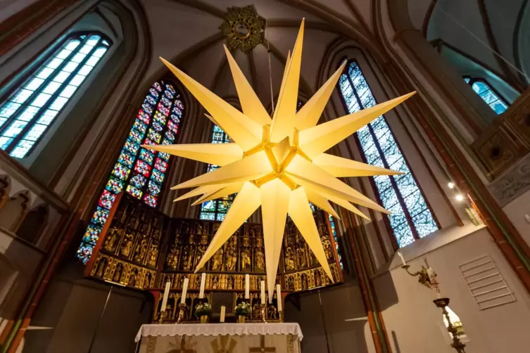 Einmal im Jahr: Der Besuch eines Gottesdienstes gehört in vielen Familien an Weihnachten zur Tradition.