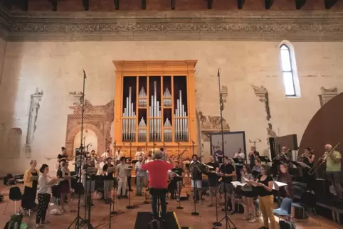 Bei den Aufnahmen in Santa Caterina in Treviso mit der großen Orgel: Andrea Marcon am Pult von La Cetra. 