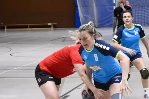 Sportlich ist die Vereinsführung zufrieden. Hier eine Partie der Damen (blaues Trikot).