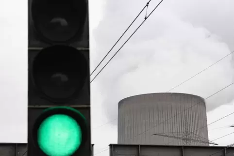Grünes Licht für längere Laufzeiten: Das Kernkraftwerk Emsland in Lingen ist eine der Anlagen, die nun doch nicht zum Jahresende