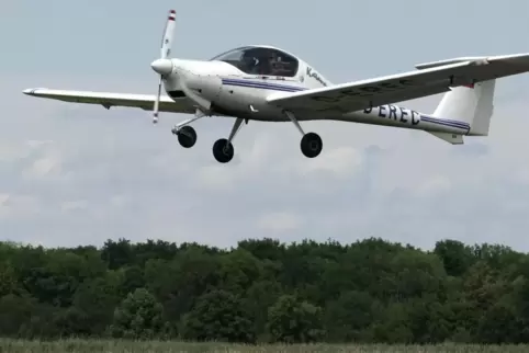 Auch wenn diese Maschine des Aero Service Worms einen erhöhten Schallschutz hat: Bobenheimer Bürger klagen über Fluglärm. 