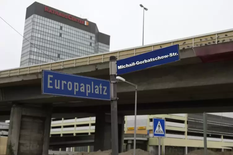 Noch ist es nicht so weit: Aber wenn die Hochstra&szlig;e Nord abgerissen ist, k&ouml;nnte einer Kohl-Allee eine Gorbatschow-Stra&szlig;e folgen.
