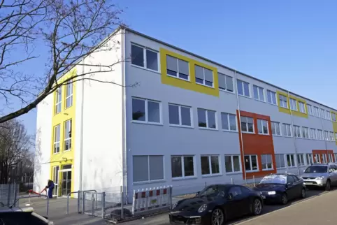 Die Gesamtschule Oggersheim befindet sich in der Hermann-Hesse-Straße 11.