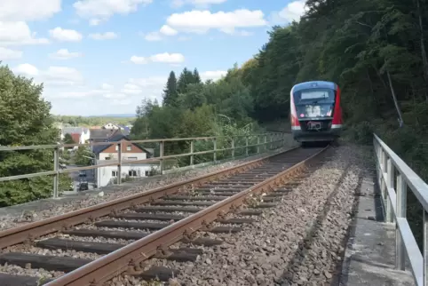 Bahnreisende sollten vor Antritt der Reise überprüfen, ob die Züge fahren.