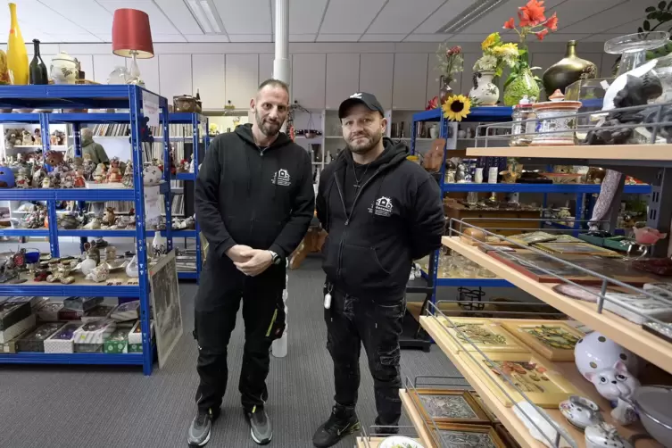 Gruschel-Paradies: Tobias (links) und Christian Lehr in ihrem Laden, in dem n&uuml;tzliche oder einfach sch&ouml;ne Dinge aus Haushaltsauf
