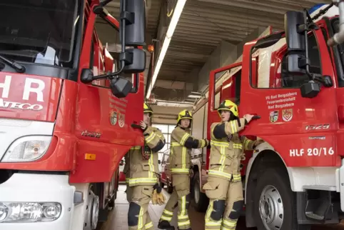 Die Feuerwehrmänner Maik Prozek, Maximilian Dimpfl und Corbinian Hellmann (von links) verzichten an Silvester freiwillig auf Alk