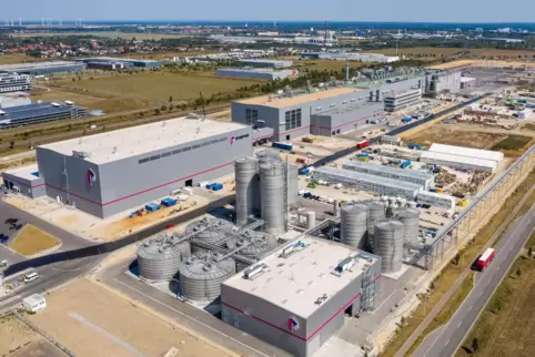 Die Progroup hat mittlerweile zwölf Wellpappenwerke und drei Papierfabriken, hier die 2020 eröffnete in Sachsen-Anhalt. 
