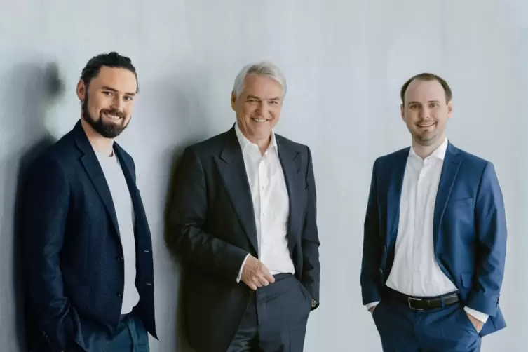 Vater J&uuml;rgen Heindl mit seinen S&ouml;hnen Vinzenz (links) und Maximilian. 