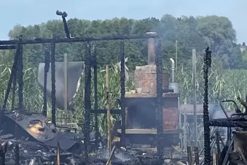 Nur der Backofen steht nach dem Brand im Sommer noch. 