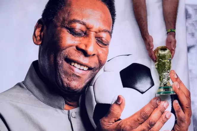 Stets die besten Freunde: Pelé und der Ball.