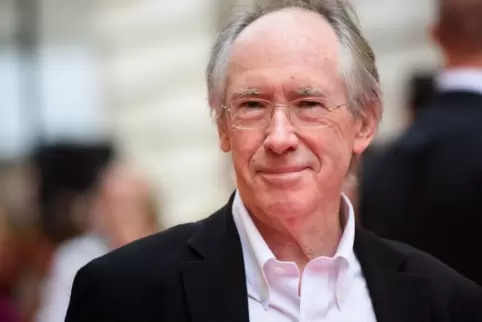 Gibt seiner Figur in „Lektionen “ Teile der eigenen Biografie mit: Autor Ian McEwan. 