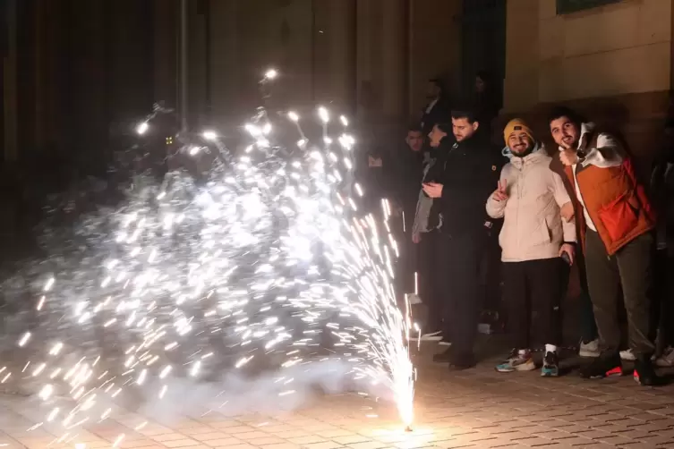Fontäne fürs neue Jahr: Feuerwerk am Domplatz.