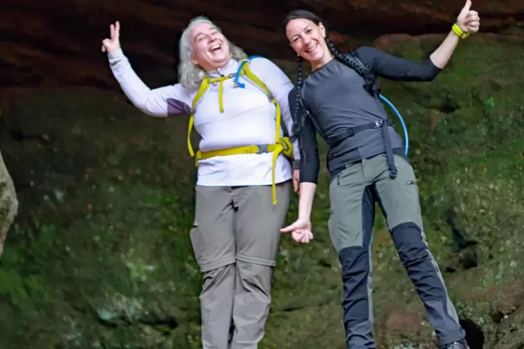 Sind an Silvester den 45 Kilometer langen Rodalber Felsenwanderweg gewandert, sowohl bei Tag als auch bei Nacht. Simone Metzger 
